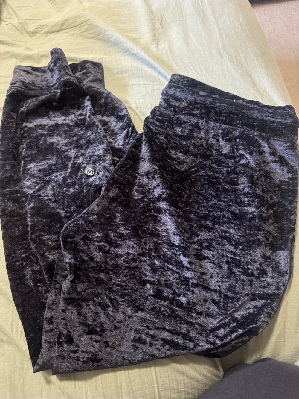 lululemon athletica Women’s Crushed Velvet Black Jogger Pants